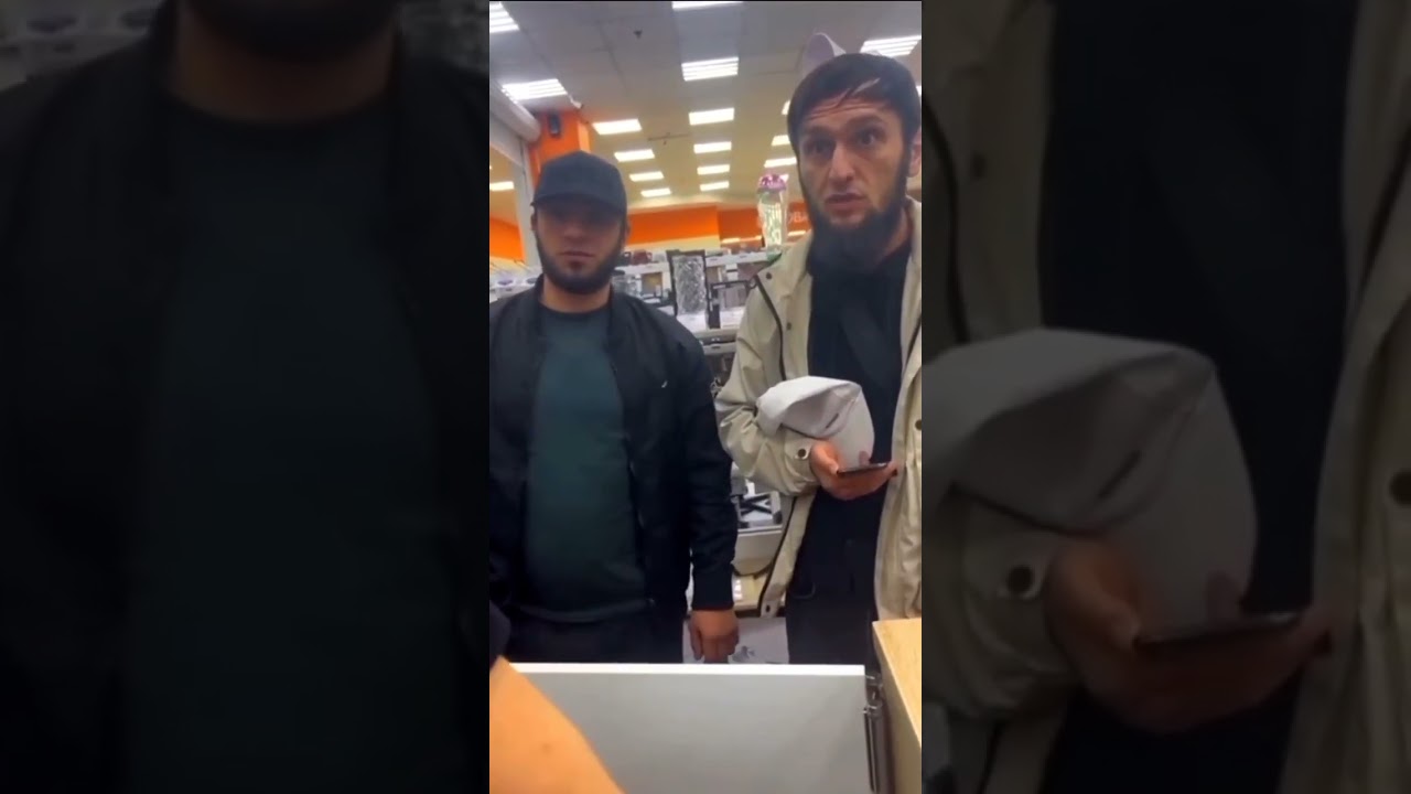 «Я тебе лицо сломаю, дура тупая!»: двое устроили скандал в DNS в Химках / Москва, Подмосковье смотреть онлайн