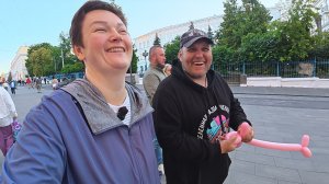 На СПОР вытянула Вована гулять! ОГО как изменилась Покровка пока нас НЕ БЫЛО! ШАРЫ улетели(  Влог