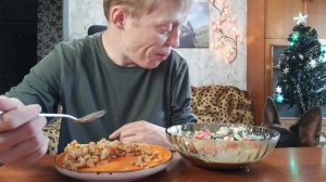 Мукбанг// Макароны По Флотски И Салат