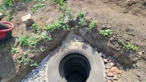 Некуда отвести воду на участке. Решаем проблему почти без вложений. Дренажный колодец!