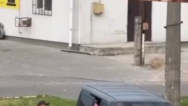 🇺🇦бандеровская_оккупация:в Макарове Киевской области людоловы утащили в своё логово мужчину и женщ смотреть онлайн
