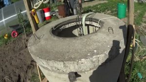 копайте сразу нормально колодец и не надо будет чистить