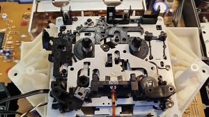 Panasonic RX-ES23 пытаюсь магнитолу починить. Замена пассиков.