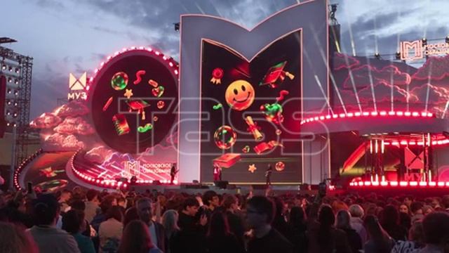"Московский выпускной - 2026" на ВДНХ смотреть онлайн