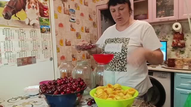 ДЕНЬГИ РЕШАЮТ ВСЁ, ВАРЮ ВАРЕНЬЕ КРУЧУ КОМПОТЫ смотреть онлайн