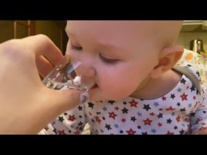 Малышка заболела|ВодкаТерапия| Приучаем к рюмке