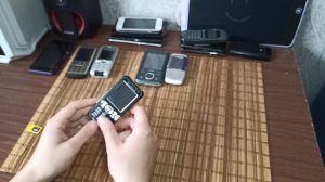 Телефоны с блошиного рынка за 1500 рублей.
