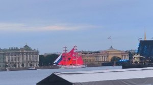 Алые Паруса 2026. Выход из под Дворцового моста.