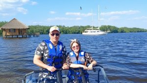 Выпуск 1. Обзор лодки и первый спуск на воду. Поиск места для летнего лагеря.