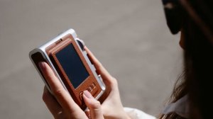 Огляд Instax Mini Evo: гібридна плівкова цифра — кому зайде?