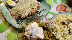 Лисички с чесночными стрелками.