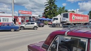 Перегородили дорогу фуре