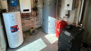 Котельная в гараже, три котла. Газовый, твердотопливный и электро котёл.