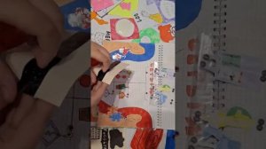 распаковка бумажных сюрпризов.