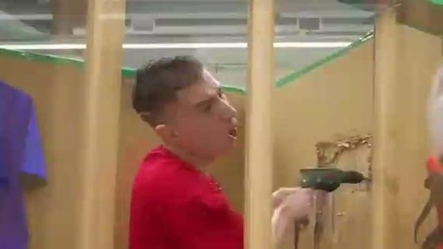 ПОСМОТРИ ЛИ ТАМ СВЕРЛО?