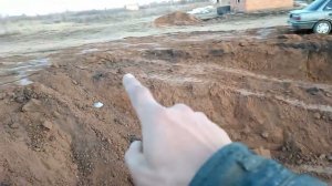 Копаем пруд для полива на поле.