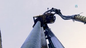 Работа буровой на понтоне в Мурманске