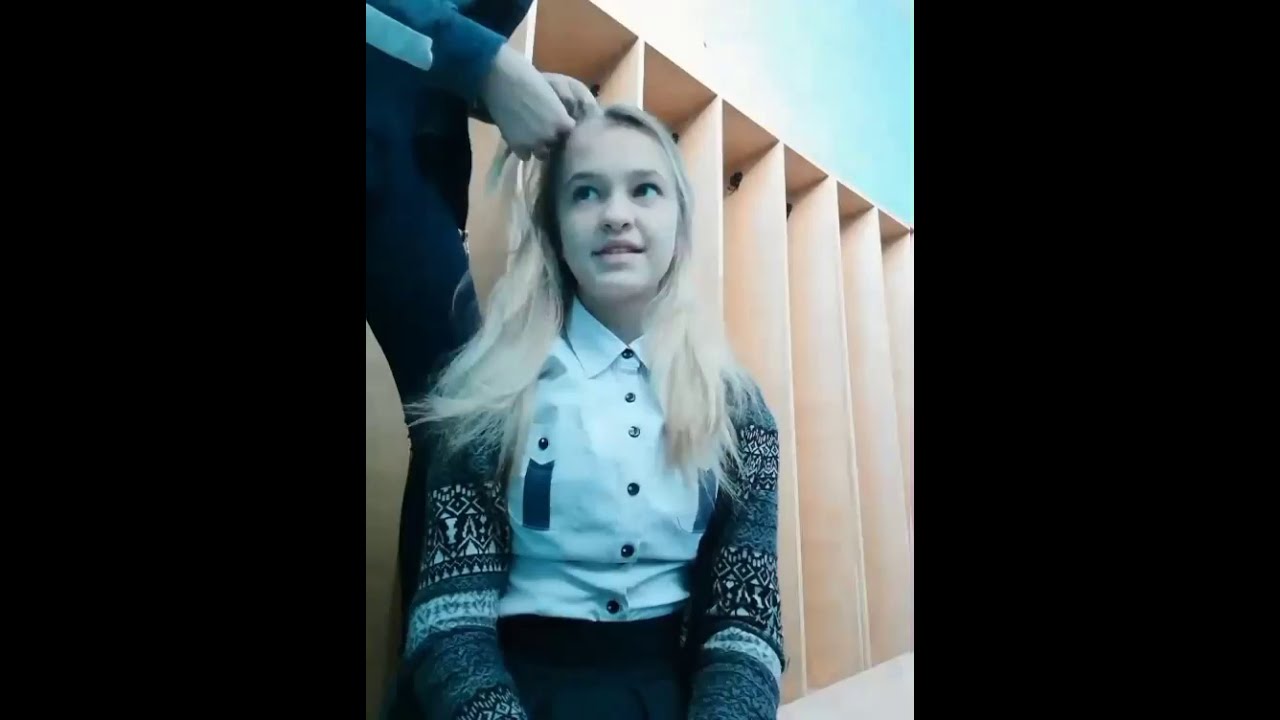 Девочек закрыли в раздевалке смотреть онлайн