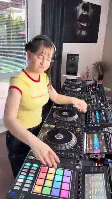 Dj Gabi смотреть онлайн