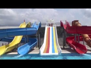 Весь день купаемся в бассейне и водяных горках
