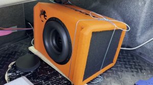 Активный сабвуфер DL Audio Piranha 10A Orange V.3 в Mitsubishi Lancer 9