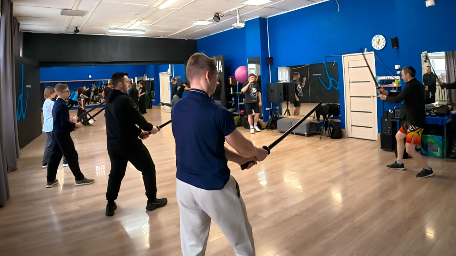 Урок кэндзюцу по обучению мечу катана в школе японского фехтования Katana Club в июне