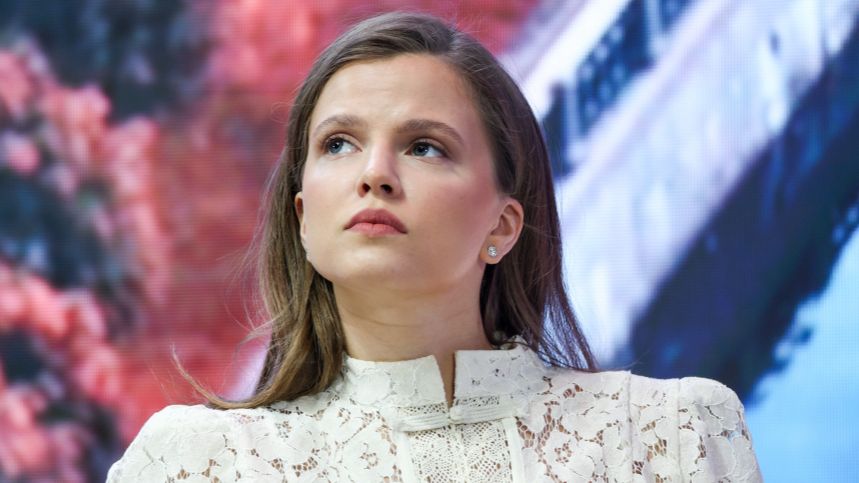 «Разделит со мной»: актриса Здорик заплакала, думая о сестре на «Алых парусах» смотреть онлайн