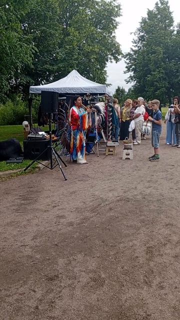 Выступление индейца.