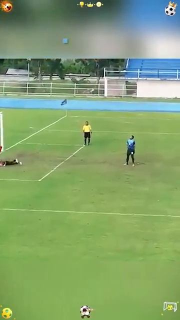 Невероятные моменты в футболе 😂 смотреть онлайн