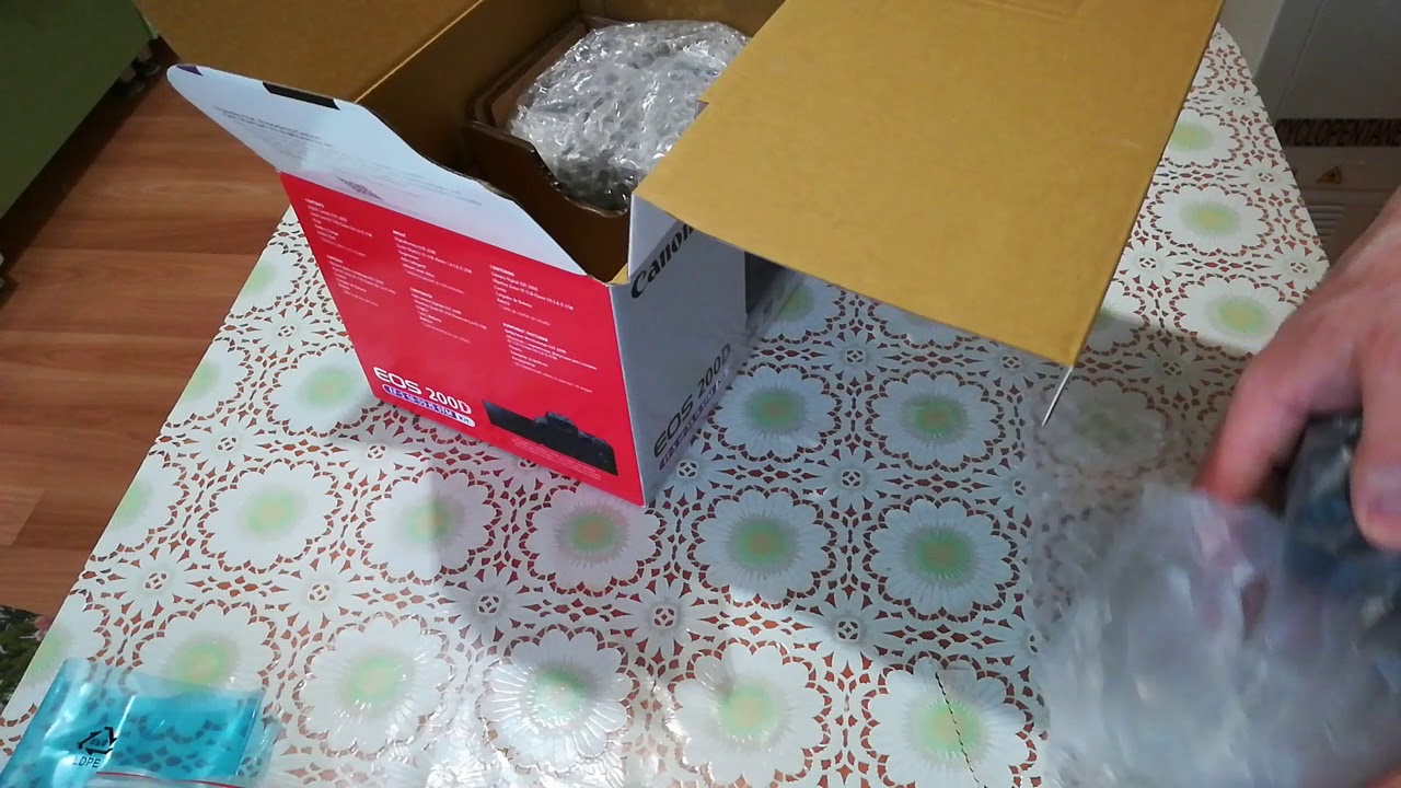 Unboxing Canon EOS 200D Kit 18-55mm/ Распаковка и обзор CANON 200D смотреть онлайн