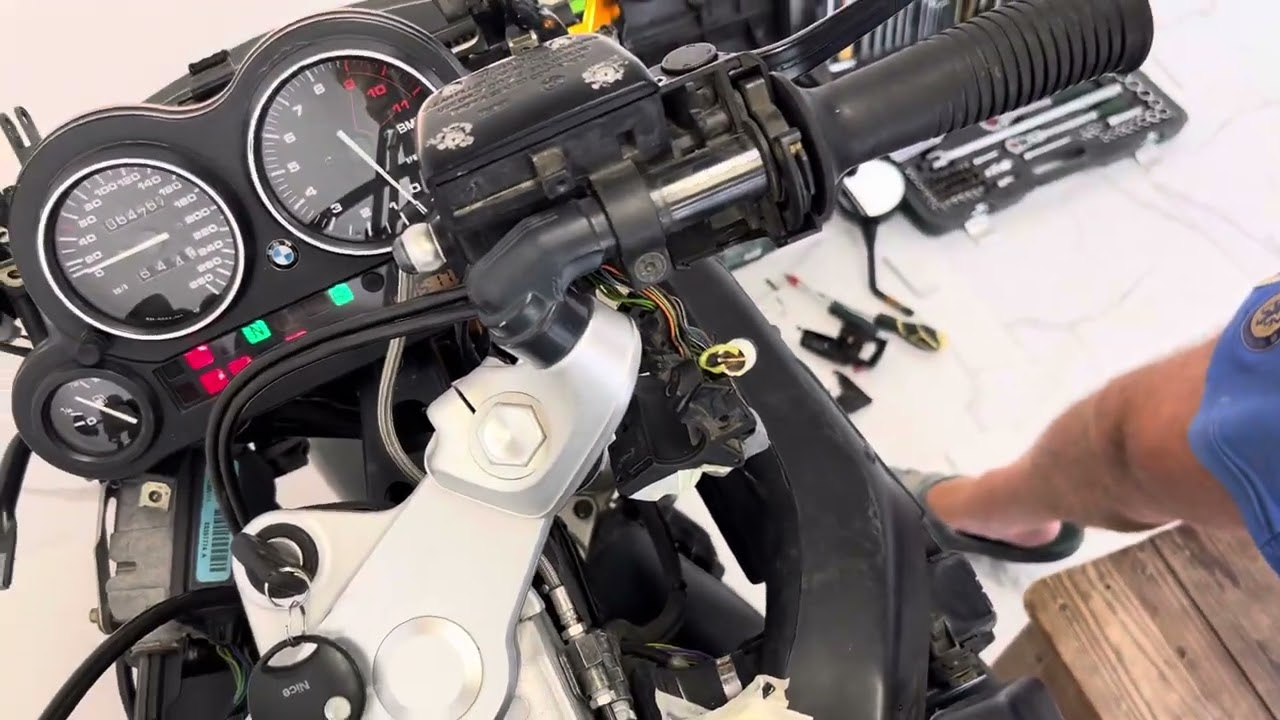 Ремонт кнопки пульта BMW K1200RS, K1200GT, (K41) смотреть онлайн