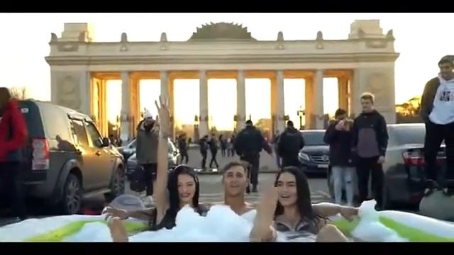 Поставили бассейн в центре Москвы! ЖЁСТКИЙ КОНТЕНТ! смотреть онлайн