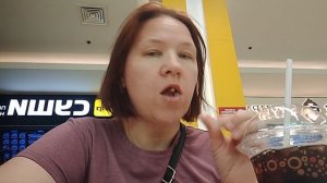 МУКБАНГ ЕМ НЕ ПОЛЕЗНУЮ ЕДУ😱