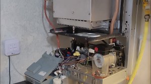 Газовый котел Ferroli Diva F 24.Не переключается трёхходовой клапан. Ремонт платы управления.