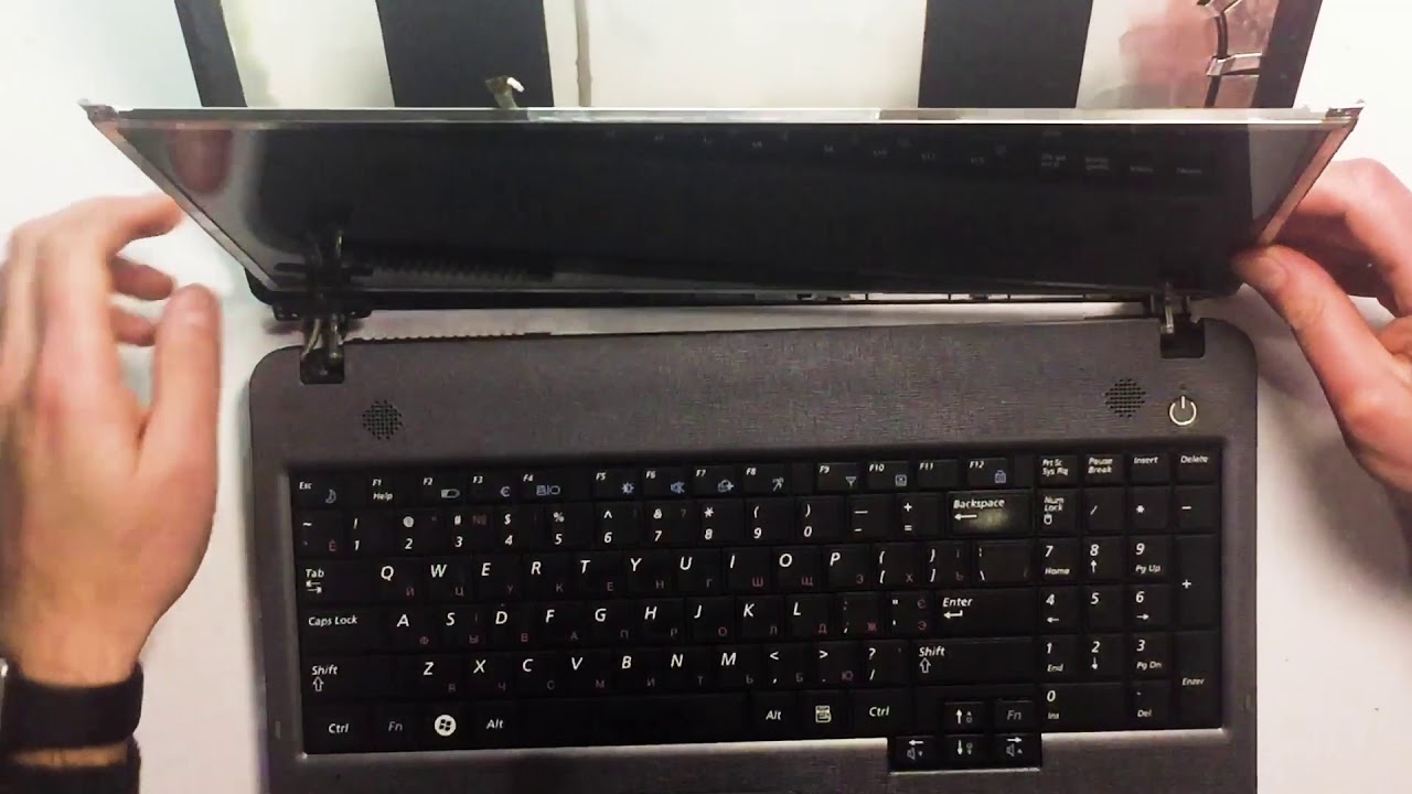 Замена матрицы экрана на Samsung R528 смотреть онлайн