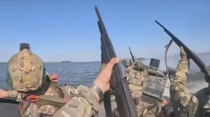 Катер России отражает атаки дронов Украины на Днепре
