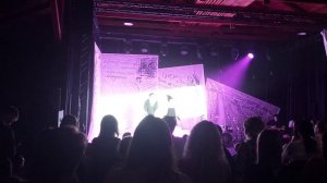 «Типа я». Современный спектакль о мальчике, который хотел найти свою семью.