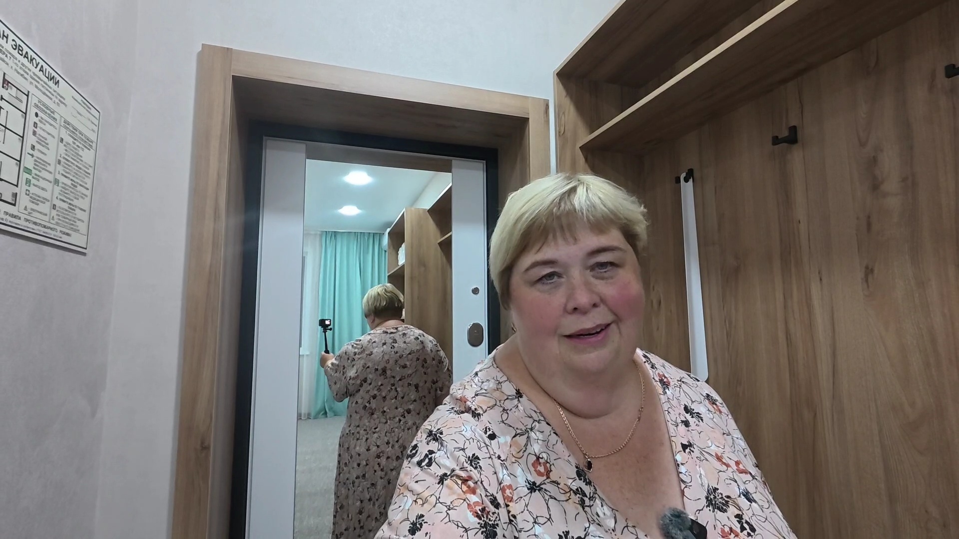 Наше путешествие продолжается. Заехали в кафе пообедать. Сняли номер в новой гостинице. смотреть онлайн