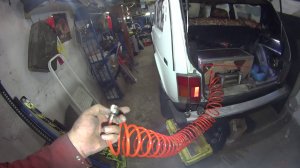 Самодельный автомобильный компрессор с ресивером из огнетушителя встроенный в машину
