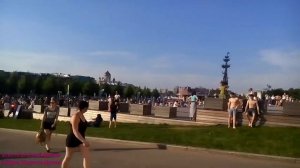 Парк Искусств Музеон. СУХОЙ ФОНТАН на Крымской набережной в Москве напротив Третьяковской Галереи