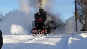 Красивые облака, летящие из трубы паровоза.  Неожиданный испуг. Beautiful clouds of steam locomotive