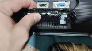 Монитора samsung s22a350h. Если нужно снять ножку,  чтобы подвесить монитор (варварский способ)