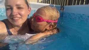 Любимая доченька АЛИСА! Какое счастье ! БАССЕЙН и полный релакс!