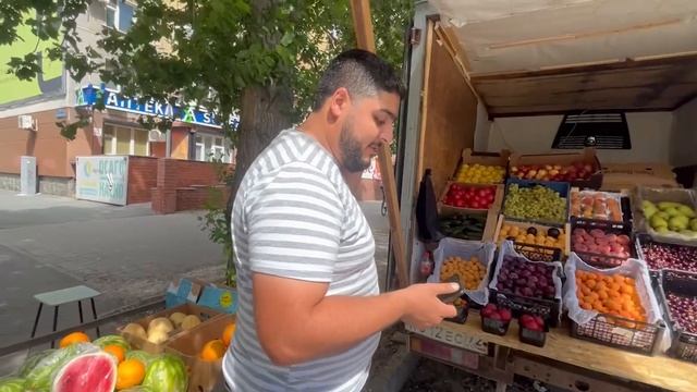 НЕЛЕГАЛЬНЫЕ ТОРГОВЫЕ ТОЧКИ НА ПАРКОВКАХ ЖИЛЫХ КОМПЛЕКСОВ ТЮМЕНИ смотреть онлайн