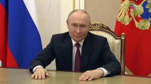 Владимир Путин поздравил выпускников с окончанием школы.