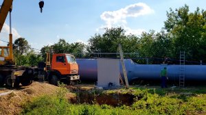 Работа на автокране - монтаж водонапорной башни.