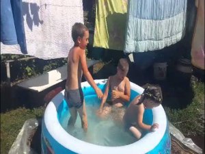 Купаемся в бассейне!!!!  Никитос с друзьями!!!!!!!!  Лето в деревне у друзей !!!!!!!!!!