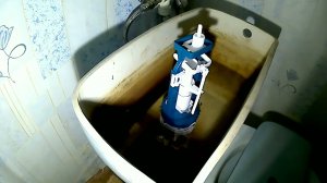 Последовательность и правила сборки запорной арматуры в бачке унитаза. Guru from the USSR.