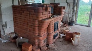 Печь с лежаком,котлом из чугунных радиаторов.