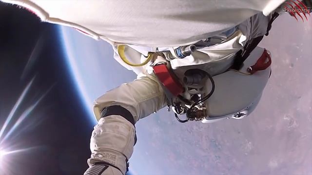 прыжок из стратосферы (39 км) с русским переводом смотреть онлайн